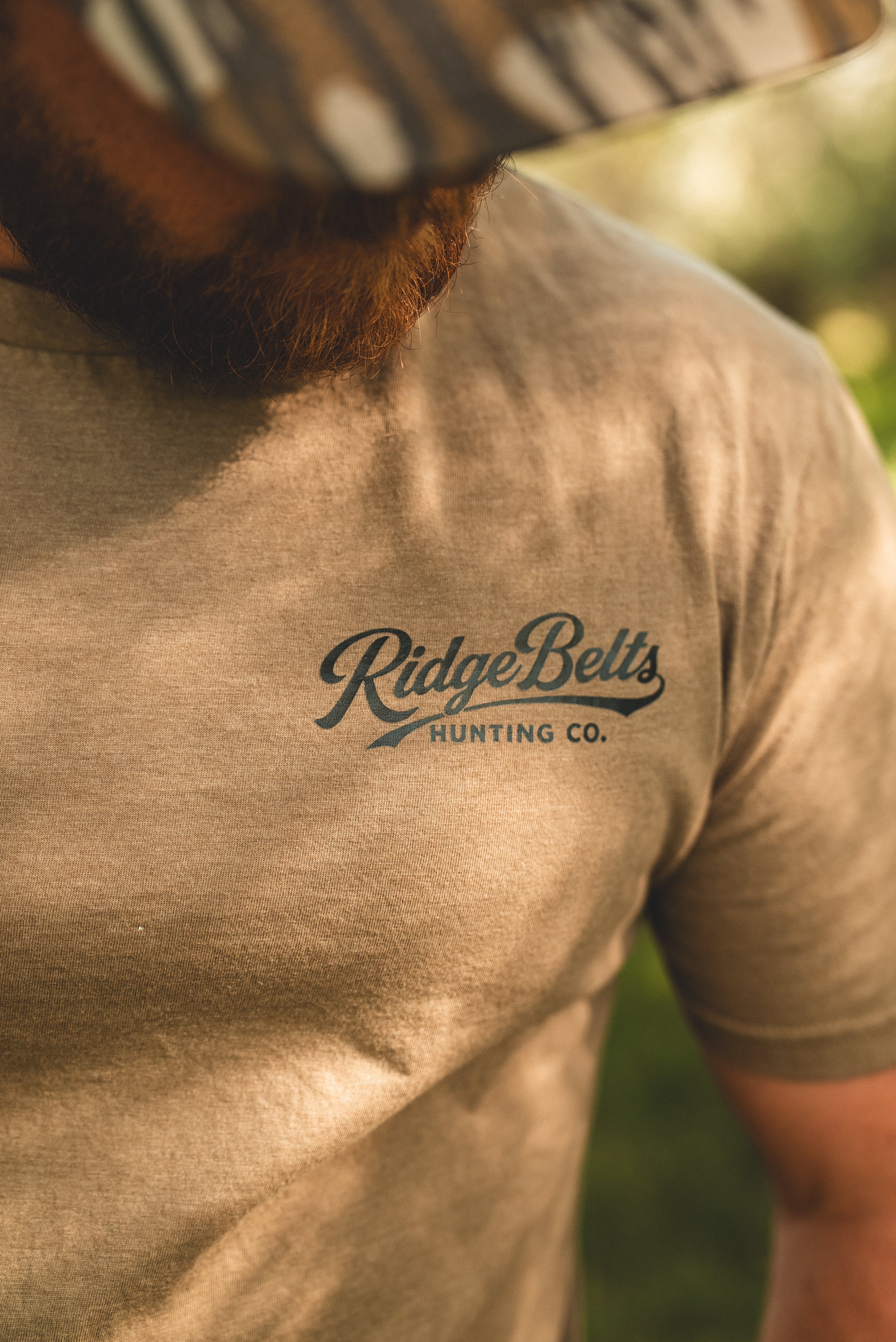 RAISED RIGHT SHORT SLEEVE