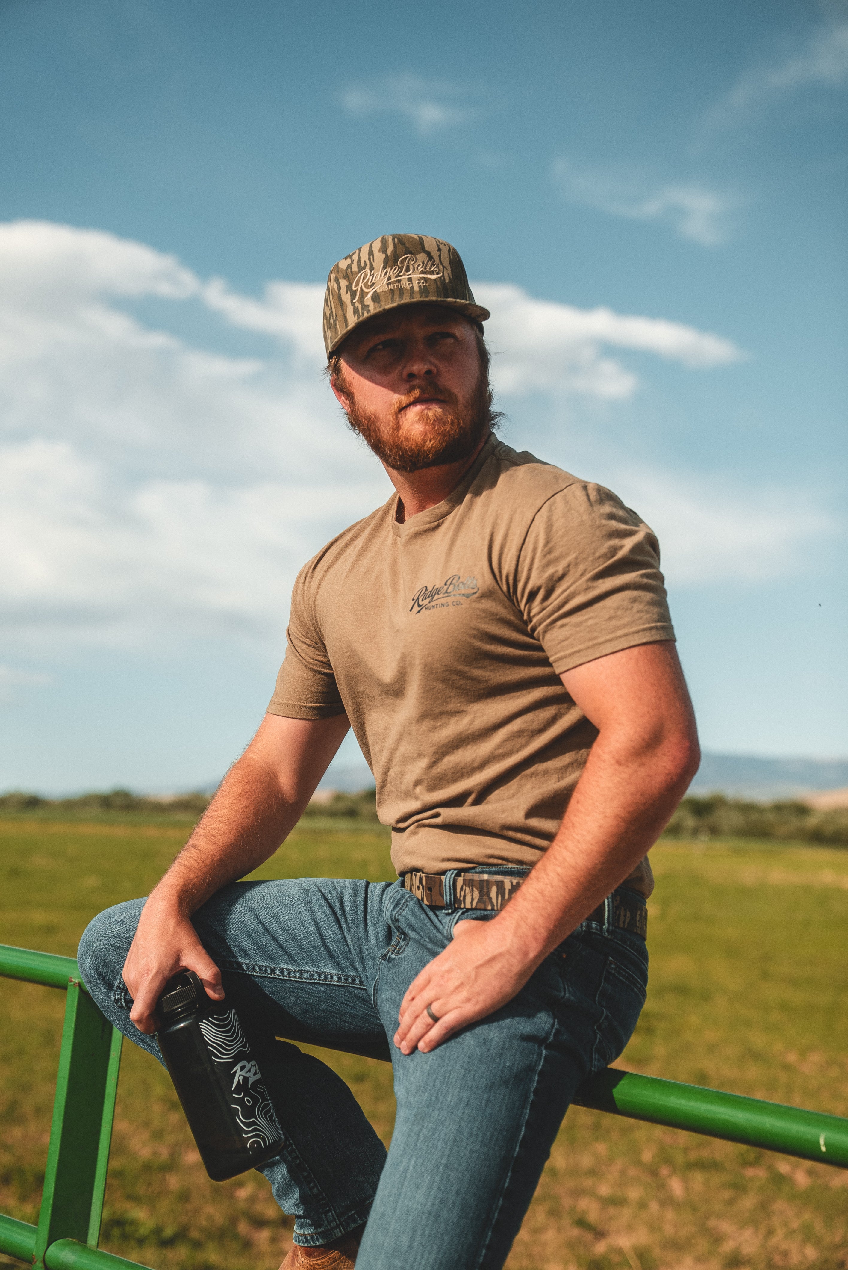 RAISED RIGHT SHORT SLEEVE
