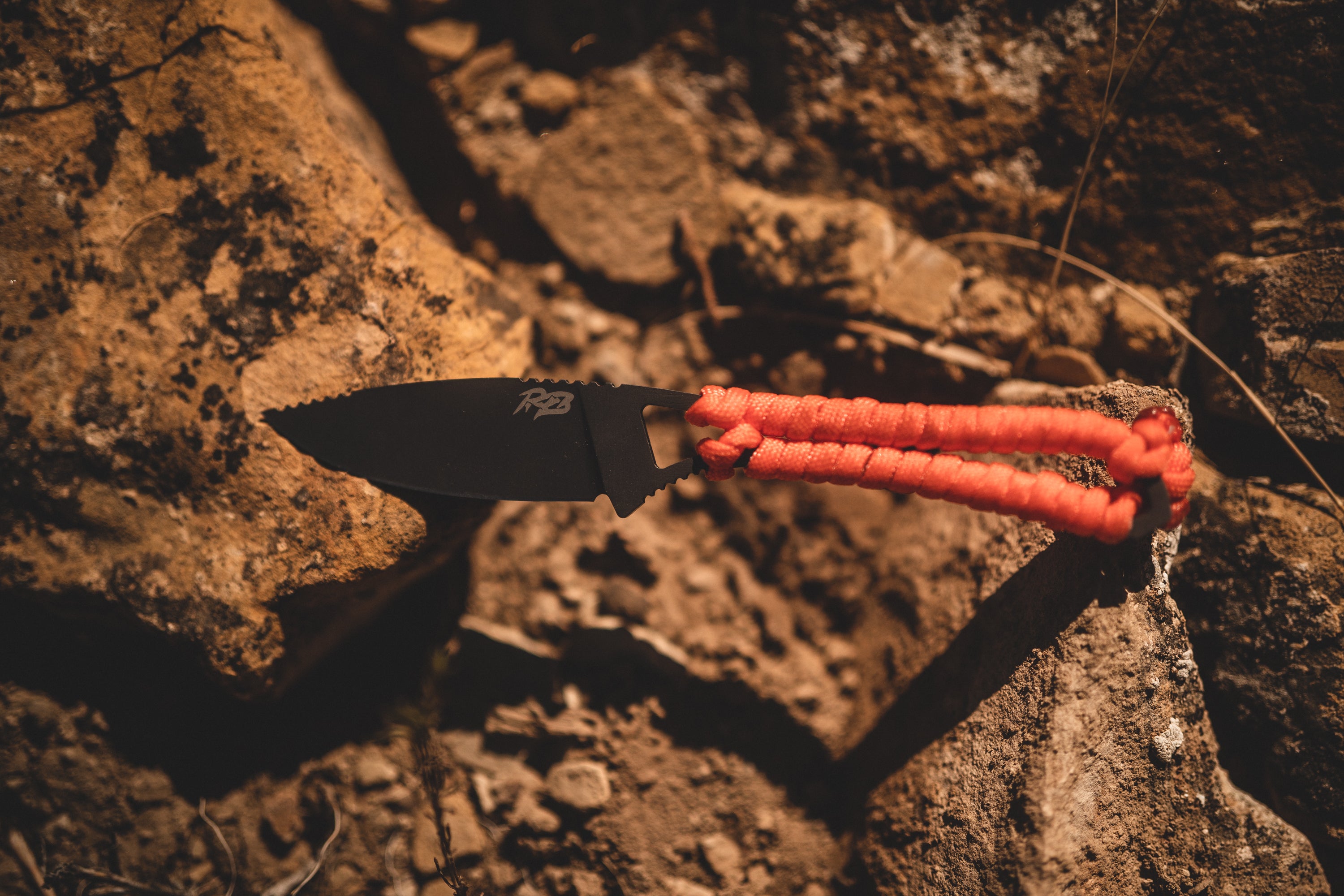 Buy online ultralight hunting knife. RIdge Blades Smoke Grey drop poing hunting knives for easy cleaning. Great lightweight hunting blades for the outdoors. Single blade hunting knife. Affordable outdoor knives.